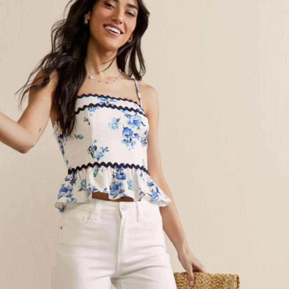 NWT Francesca’s Rachael Ric Rac Floral Top Sz S